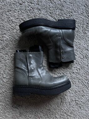 Janet & Janet green gray ankle platform boots size 6.5 (narrow)